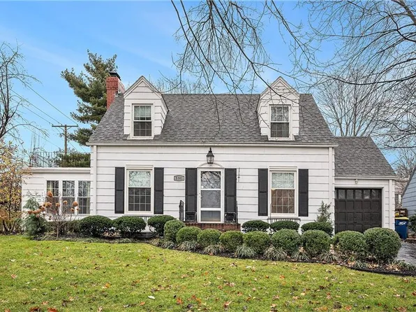 5301 Falmouth Rd, Fairway, KS 66205