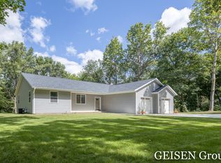 951 Hummingbird Ln, Belding, MI 48809