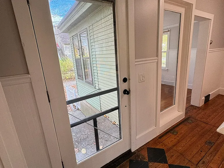 623 Cherry St SE — Photo 13