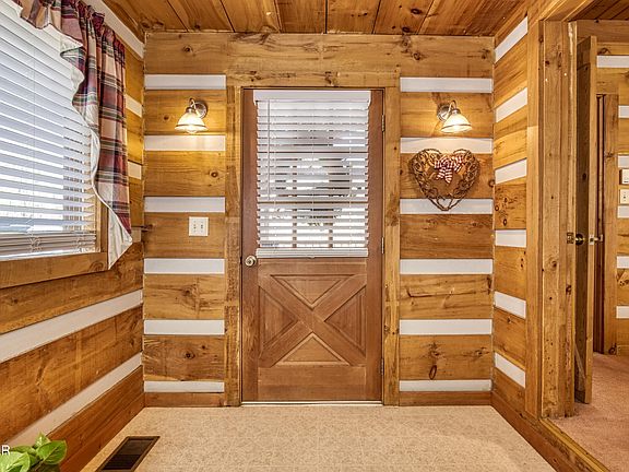 12th image of 2752 Blue Springs Way
