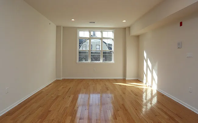 2 bed, 1100 sqft, $1,900 — Photo 2