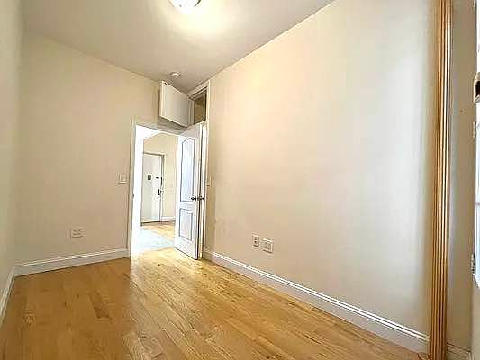 4th image of 844 Amsterdam Ave APT 4R