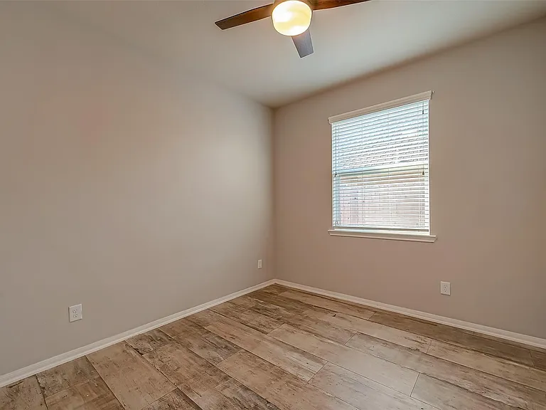 8306 Hampton Bay Dr — Photo 31