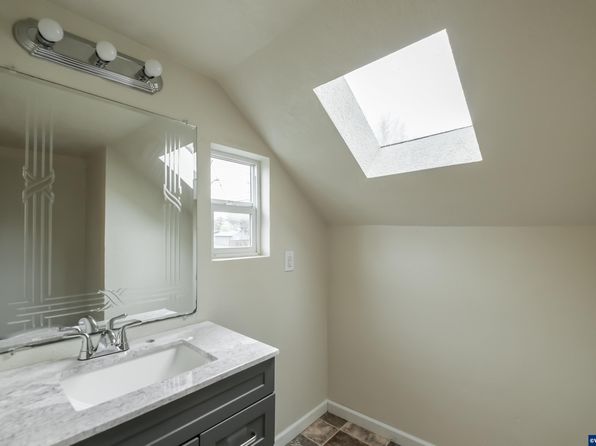 salem-oregon-448719398 picture