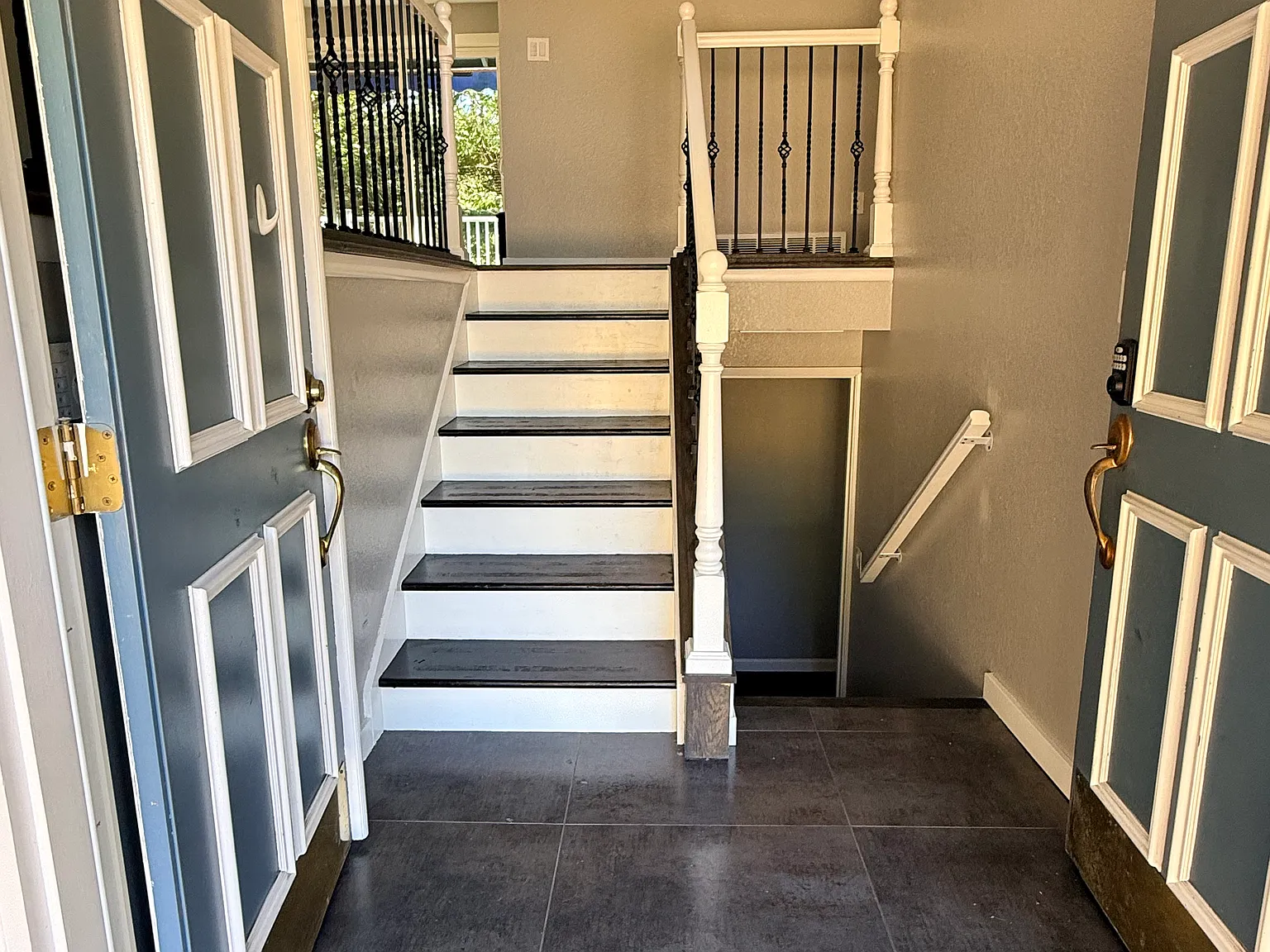 4 bed, 2040 sqft, $4,200 — Photo 2