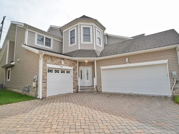 85 Topside Ln, Staten Island, NY 10309