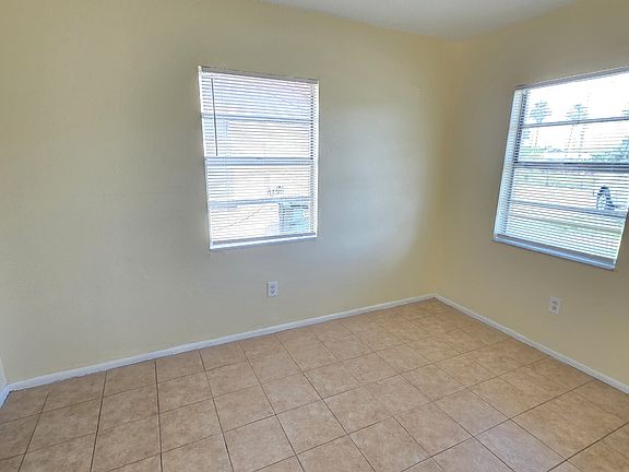 3rd image of 317 10th Ave W