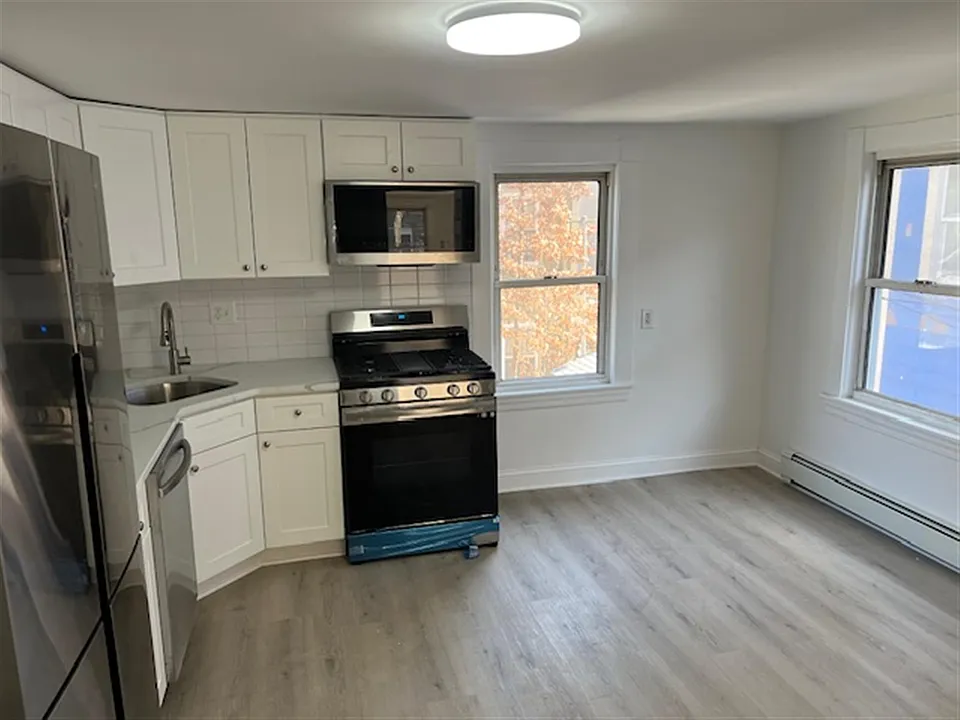 8 6th St #2