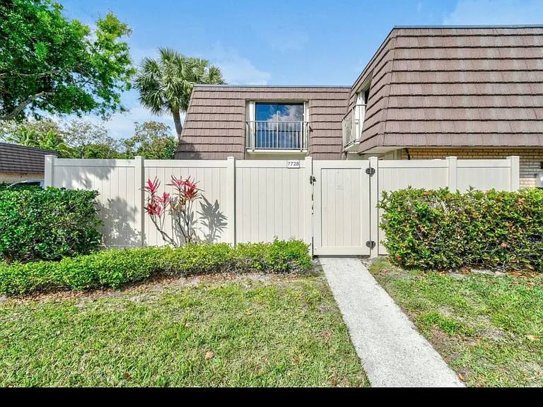 7728 77th Way — Photo 39