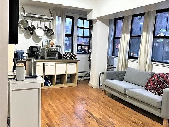 2nd image of 207 Dekalb Ave #1
