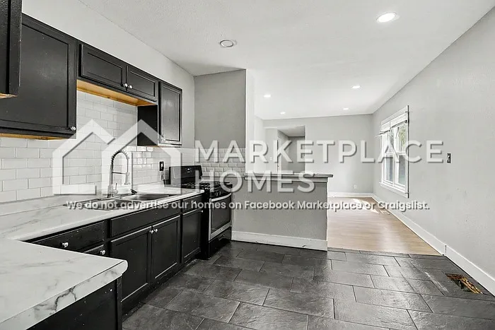 520 Englewood St — Photo 8