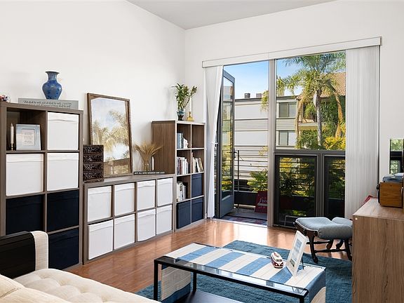 2nd image of 889 Date St Unit 306