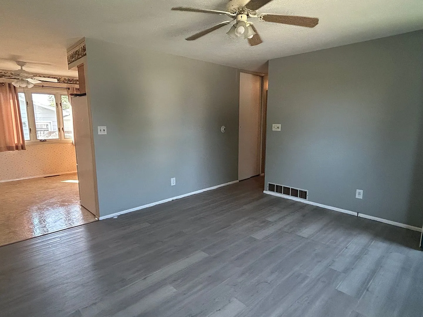 Spacious 3 Bedroom, 2 Bath Home — Photo 3