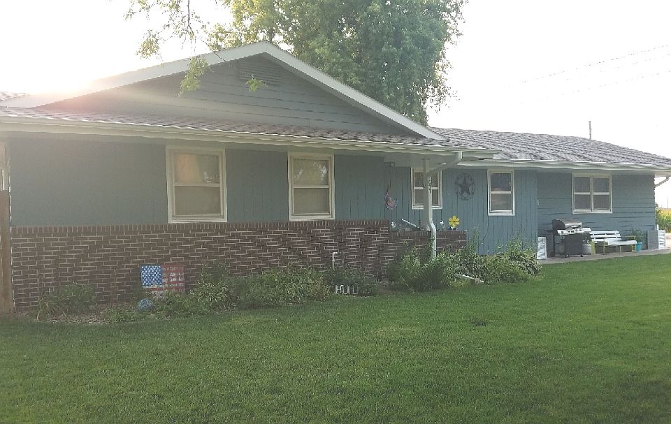 1st image of 611 4th Ave