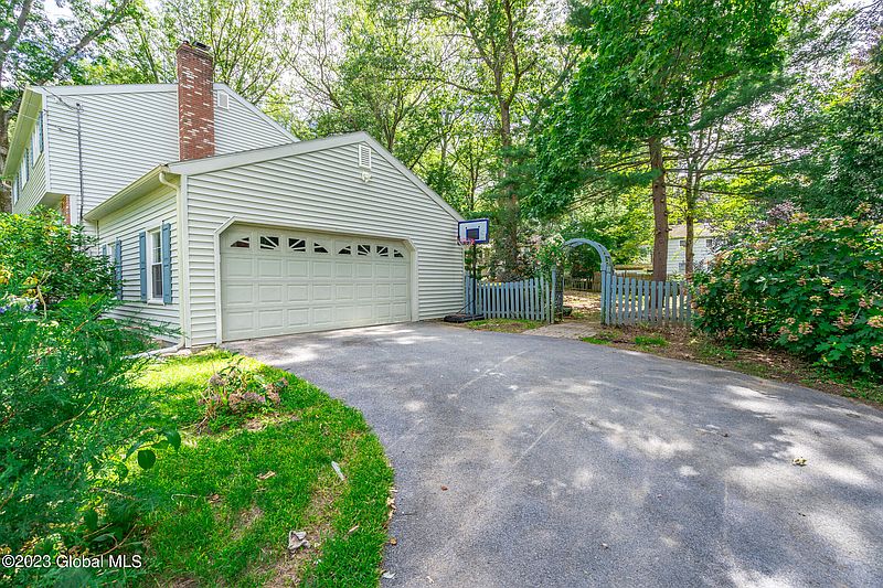 5th image of 8 Canterbury Road