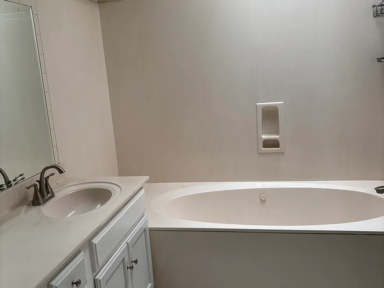 410 Washburn Ave — Photo 3