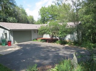 733 Highcrest Rd, Dixon, IL 61021