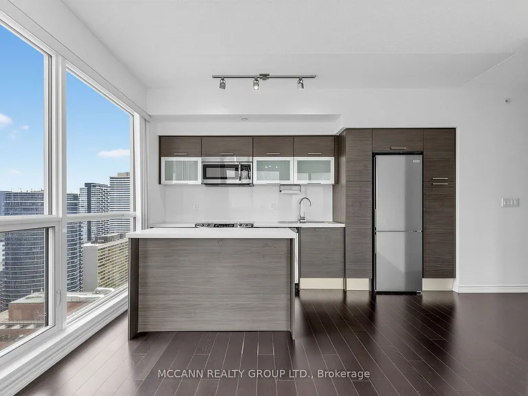386 Yonge St #3015 — Photo 8