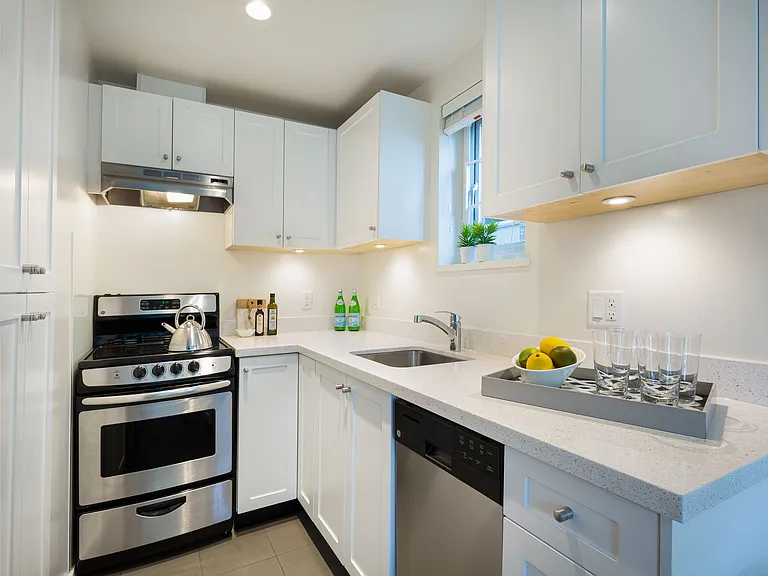 1925 Maple St #1 — Photo 9