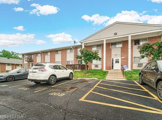 693 E Fullerton Ave APT 101, Glendale Heights, IL 60139