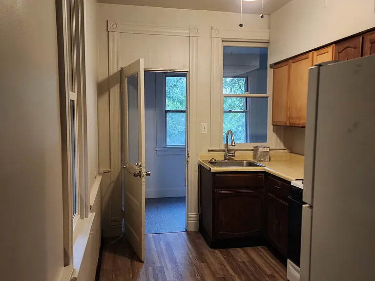 210 Radcliffe St — Photo 8