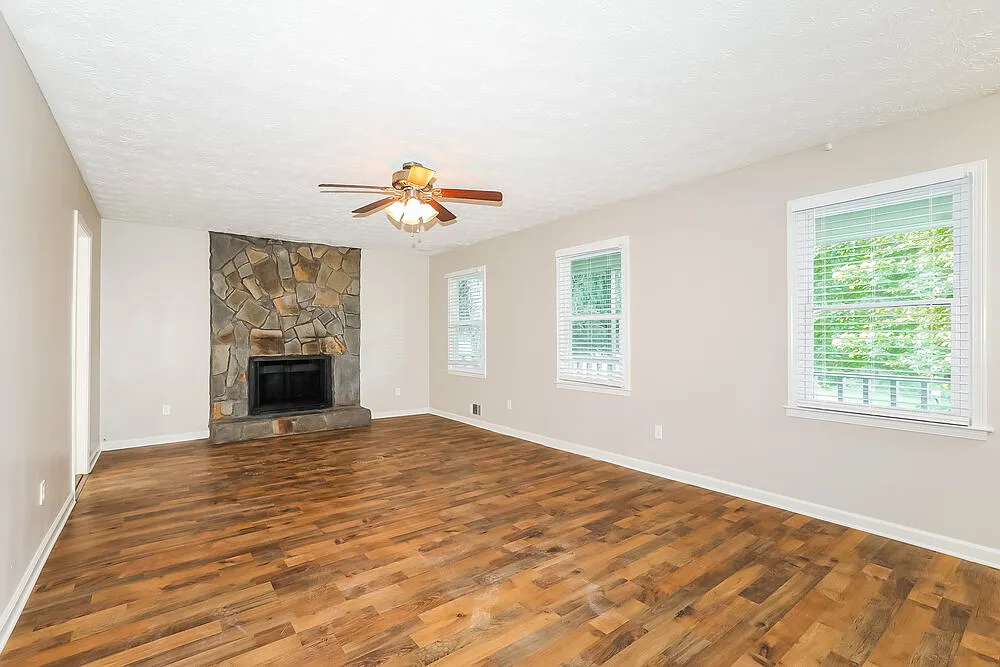 3 bed, 2.0 bath, 2143 sqft, $1,860 — Photo 4