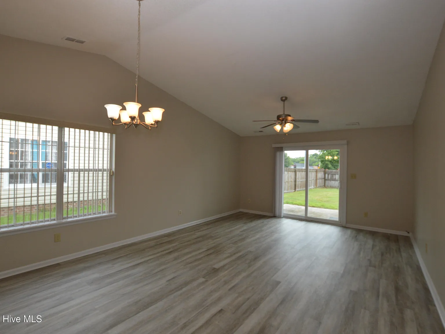 2 bed, 2.0 bath, $1,100 — Photo 2