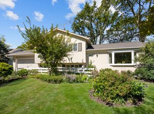 90 Park Ln, Lake Bluff, IL 60044
