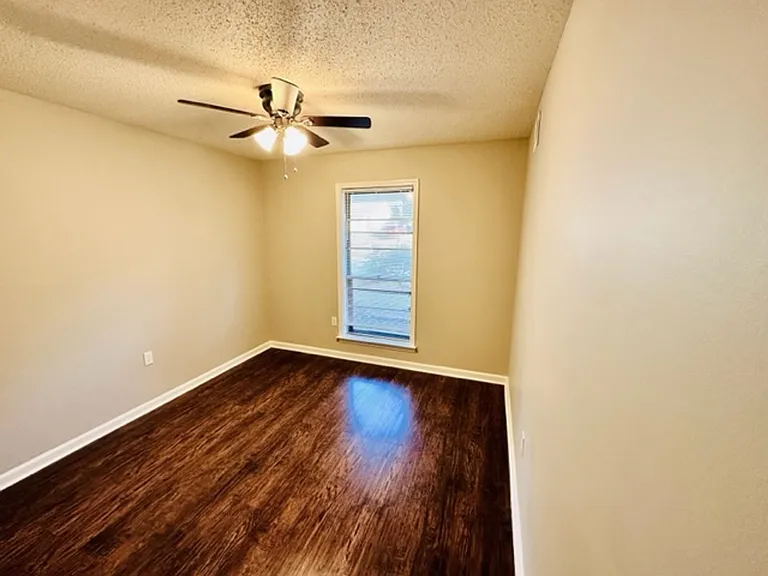 6655 Hartford Dr — Photo 10
