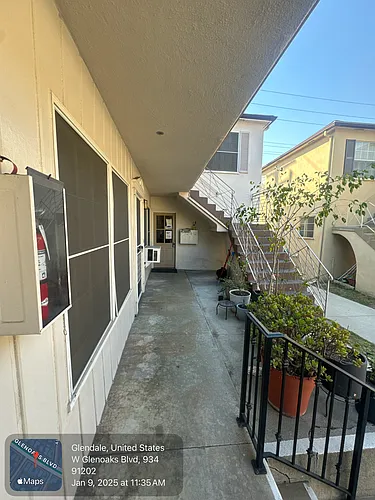 932 W Glenoaks Blvd Photo 1