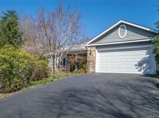 14 Tall Pines Rd, Hendersonville, NC 28739