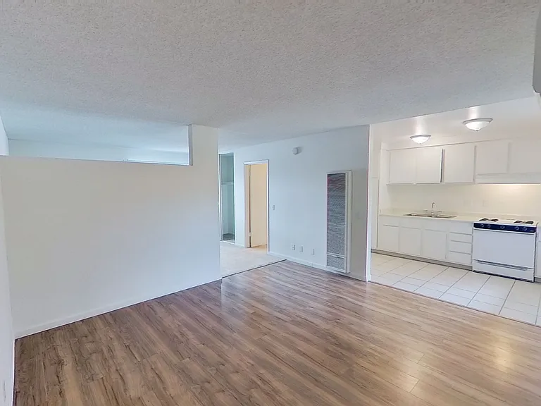 521 N. Tustin Ave — Photo 10
