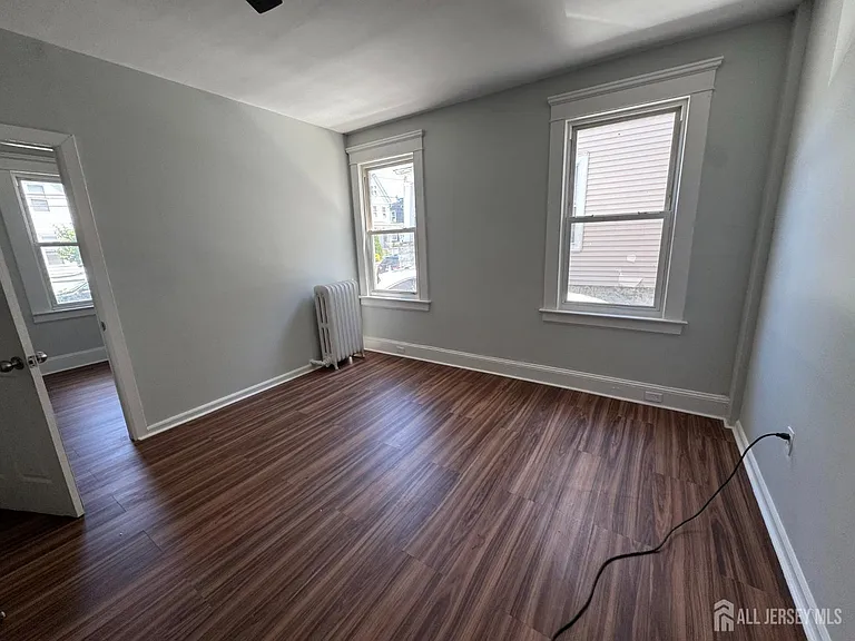 266 Sandford St — Photo 9