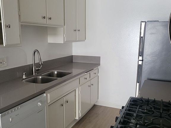 5th image of 9725 Regent St #3