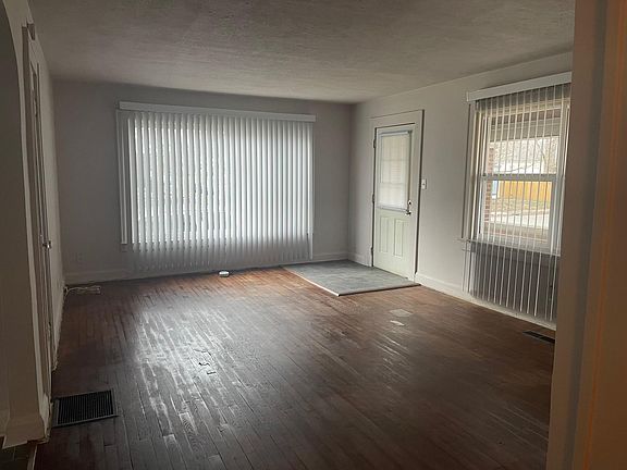 2nd image of 1036 N Gladstone Ave