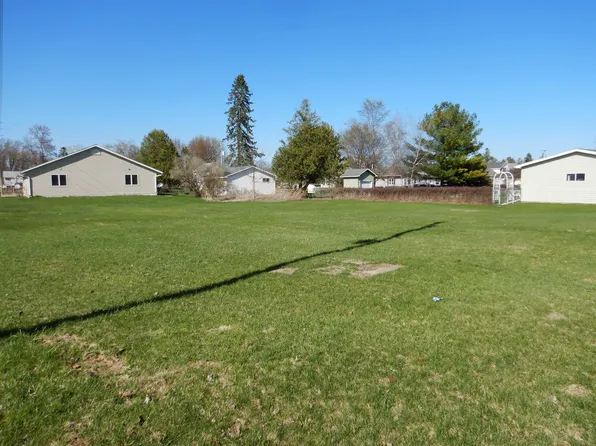 203 Bridge St, Oconto, WI 54153