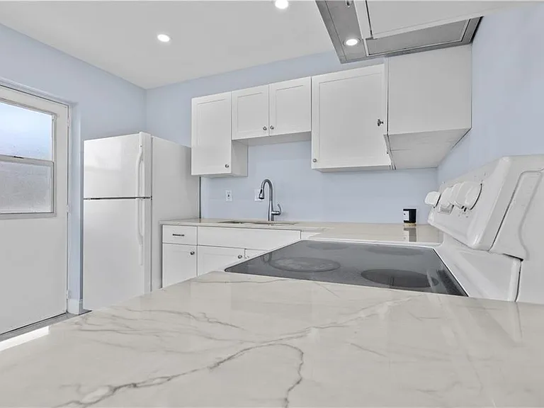 260 NW 19th St #290 — Photo 9