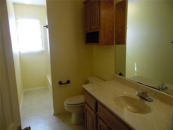3rd image of 302 Jonathan Dr