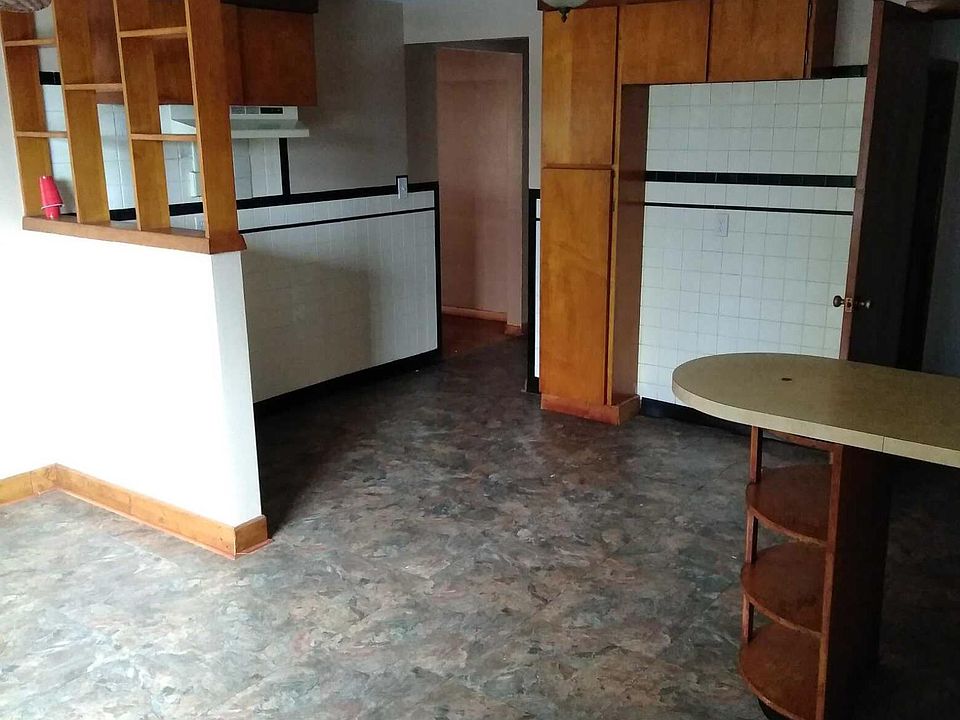 1st image of 36 Victoria Blvd #1