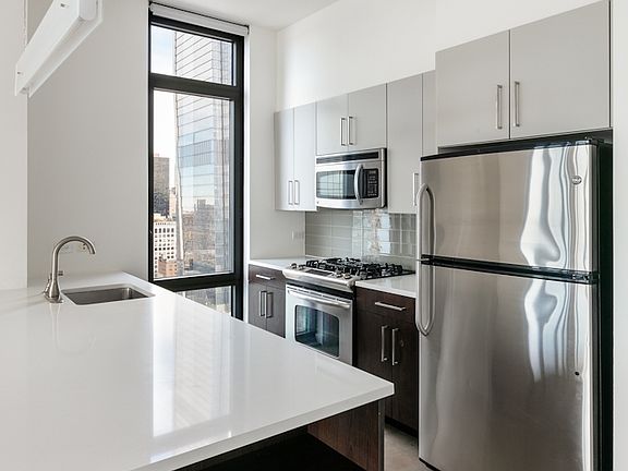 4th image of 312 11th Ave Ph 37F