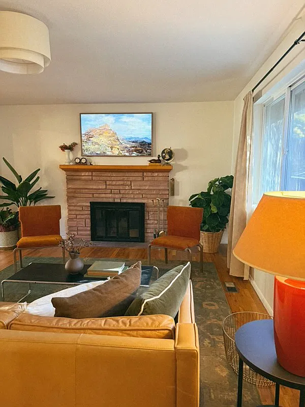 4 bed, 2500 sqft, $3,890 — Photo 2