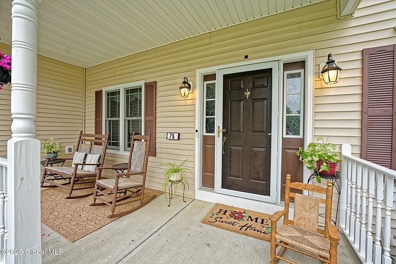 5th image of 75 Blue Jay Way