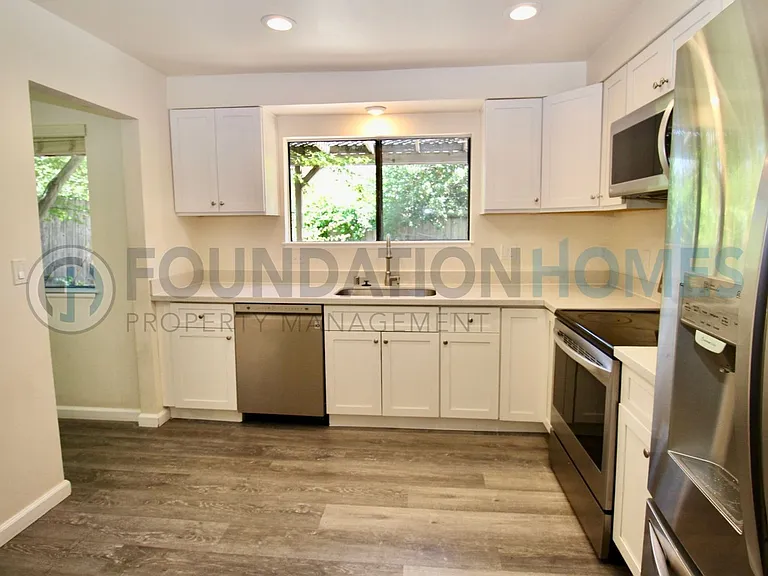 404 San Marin Dr — Photo 44