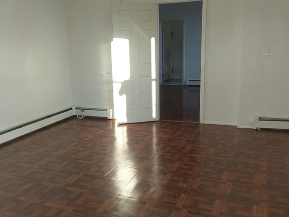5th image of 366 Warburton Ave APT 2