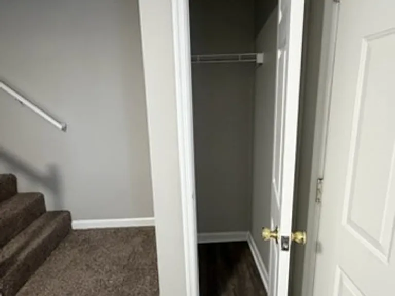 175 S Killarney Ln — Photo 2