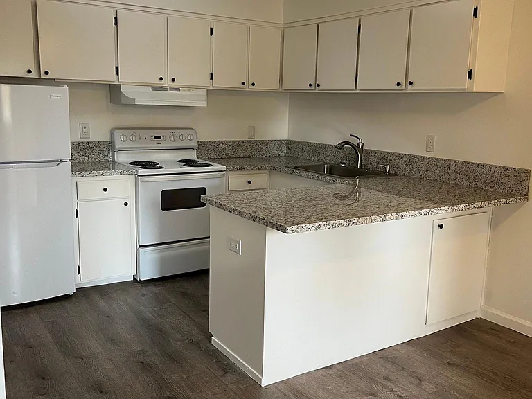 398 White Ave #3 — Photo 10