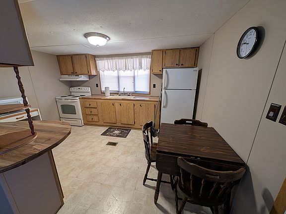 4th image of 19 Big Horn Ct