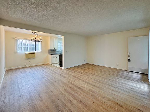 4th image of 1030 W Huntington Dr #8e108d144