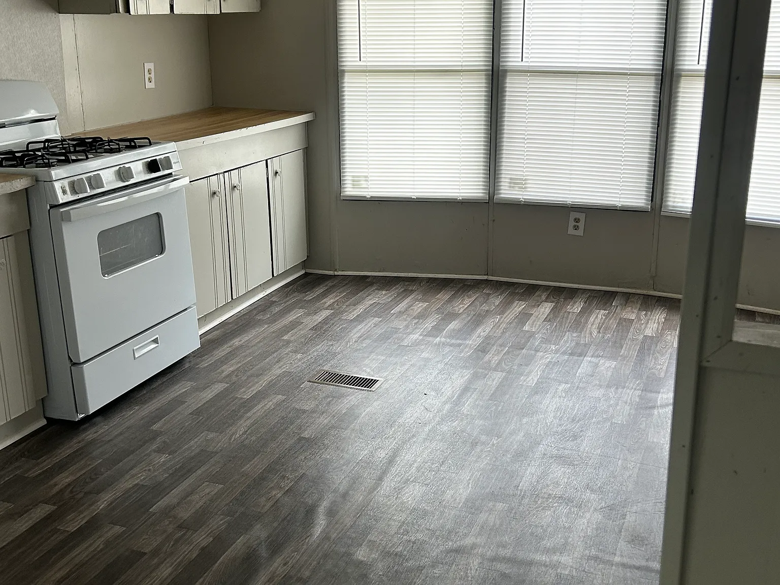 2 bed, 1100 sqft, $675 — Photo 1