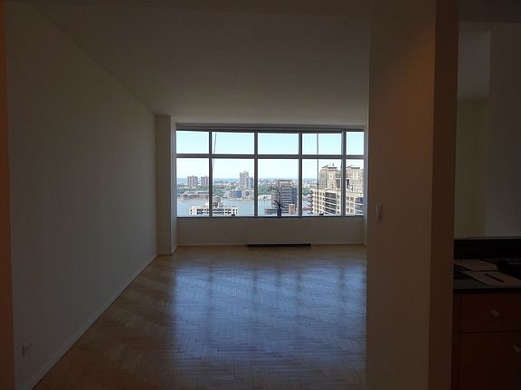 3rd image of 160 W 66th St APT 29A